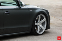 ���� ������� Vossen: Audi S8 �� ������ Vossen CV3R