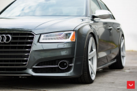   Vossen: Audi S8   Vossen CV3R