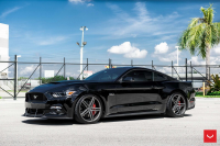 ���� ������� Vossen: Ford Mustang �� ������ Vossen CV5