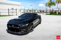 ���� ������� Vossen: Ford Mustang �� ������ Vossen CV5