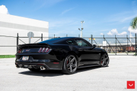 ���� ������� Vossen: Ford Mustang �� ������ Vossen CV5