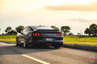   Vossen: Ford Mustang   Vossen LC102