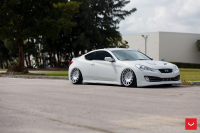   Vossen: Hyundai Genesis   Vossen VLE-1