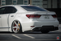   Vossen: Lexus LS   Vossen CG-201
