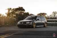 ���� ������� Vossen: VW Golf �� ������ Vossen VPS-305T