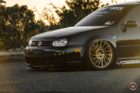 ���� ������� Vossen: VW Golf �� ������ Vossen VPS-305T